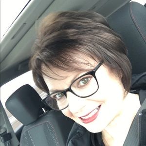 Meet your Posher, Debbie